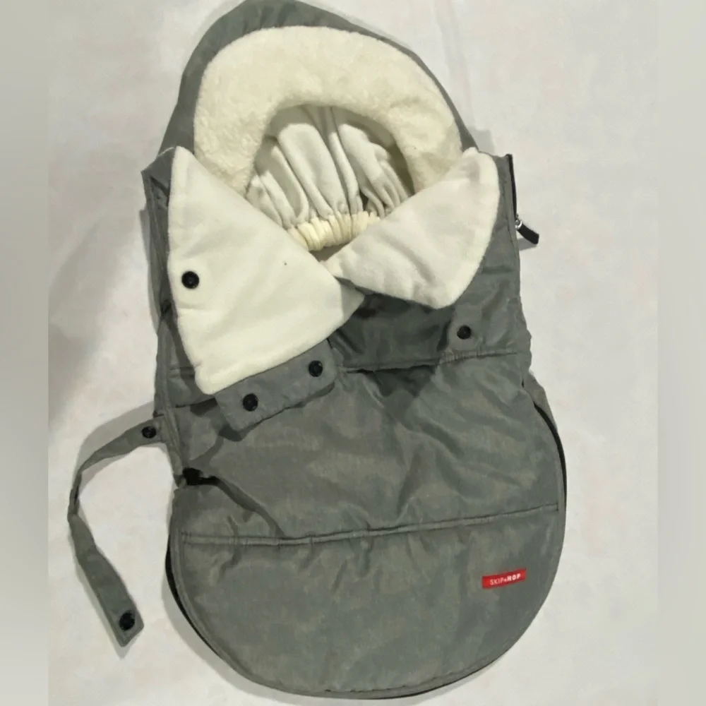 Skip Hop stylish gray